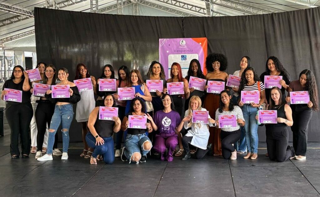 GDF entrega certificados de cursos para mulheres em Samambaia