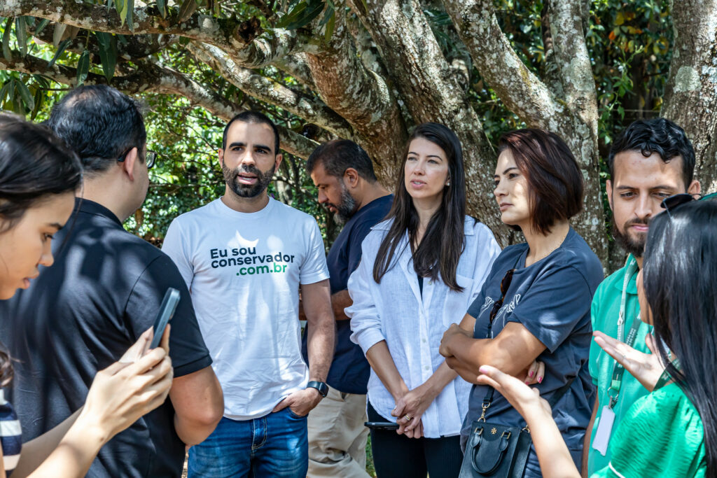 Bia, Manzoni e Michelle celebram aniversário da Associação de Surdos do Gama