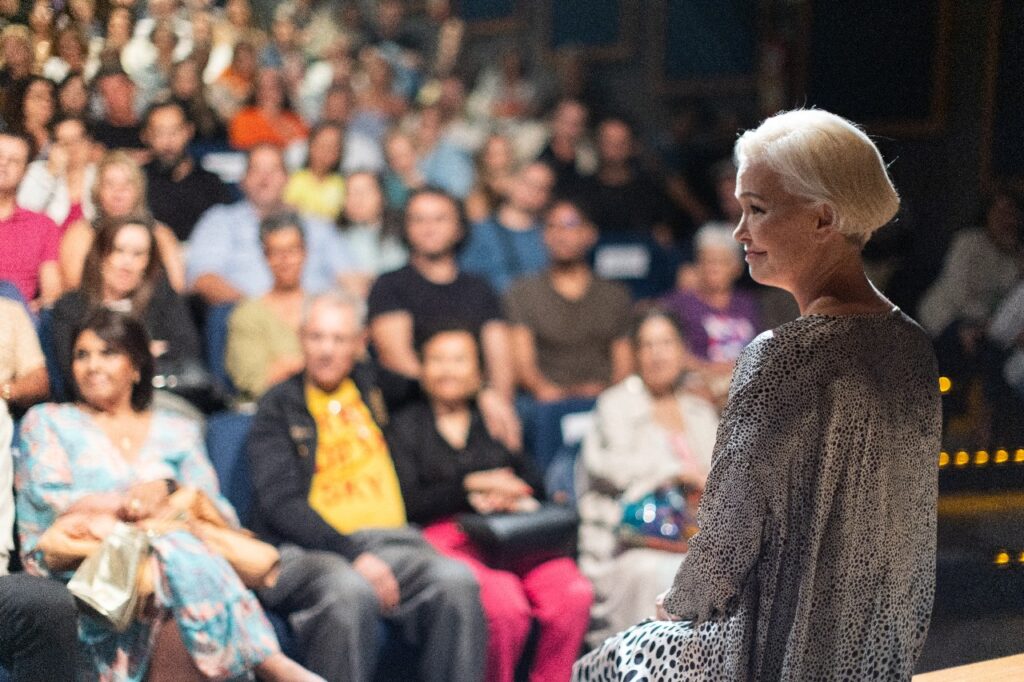Teatro Sesc Silvio Barbato reabre suas portas com emoção e casa cheia