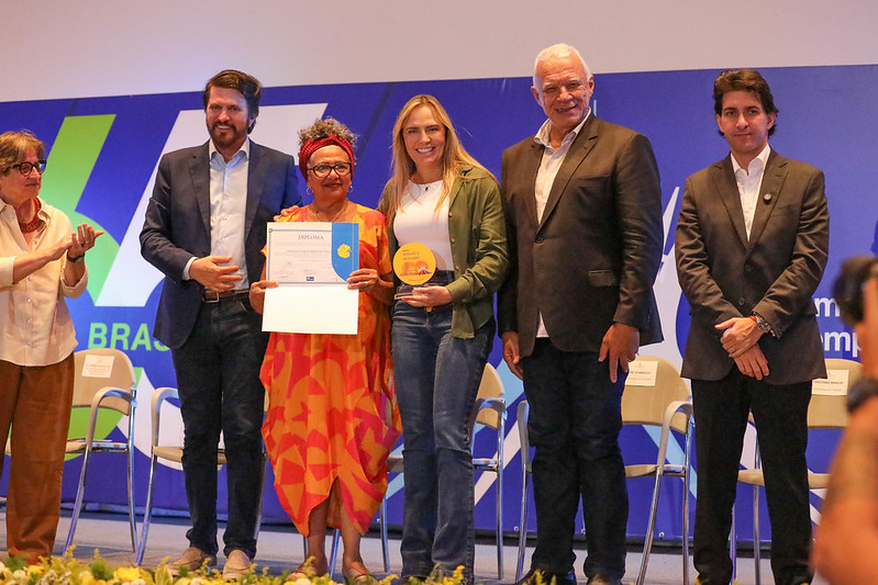 Troféu reconhece importância do trabalho de 462 artesãs e artesãos