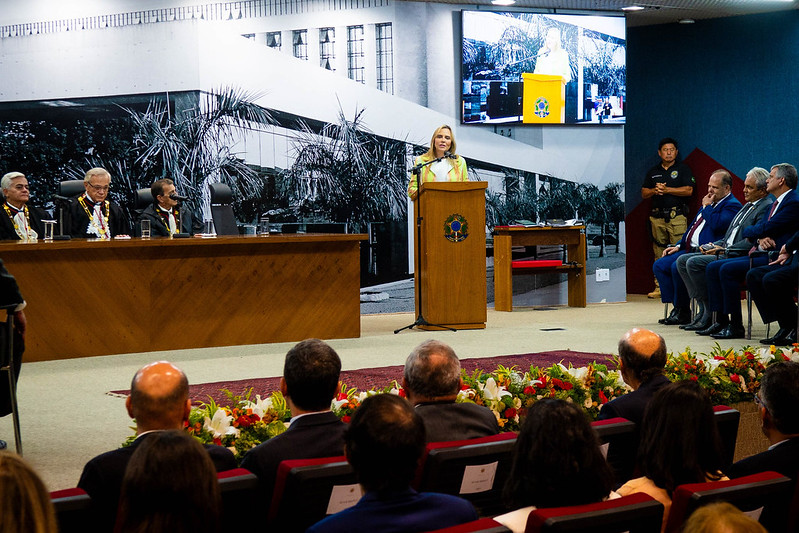 Celina Leão participa de homenagem ao desembargador José Colombo