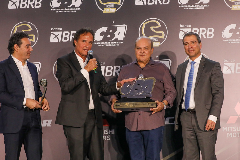 Ibaneis homenageado pela Confederação Brasileira de Automobilismo