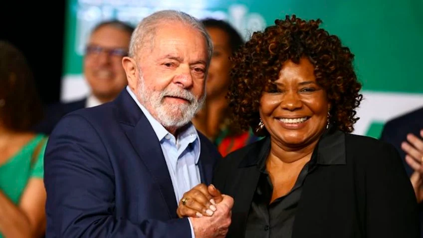 Ministra da Cultura recebe R$ 640 mil de verbas públicas no Carnaval