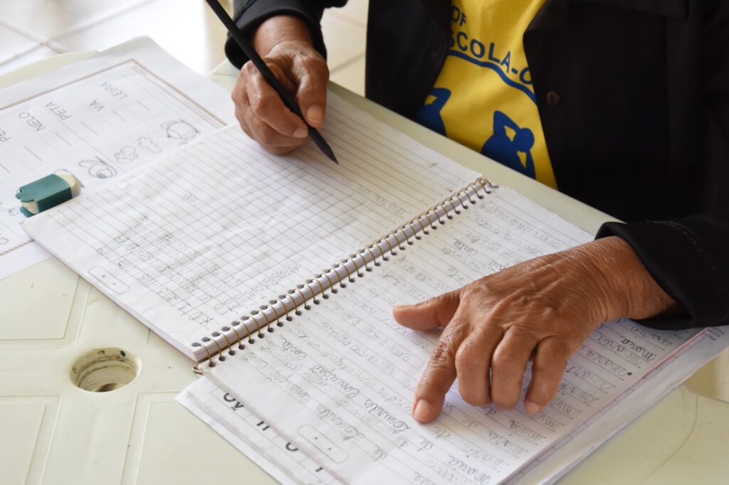 GDF atualiza os valores das bolsas do programa DF Alfabetizado
