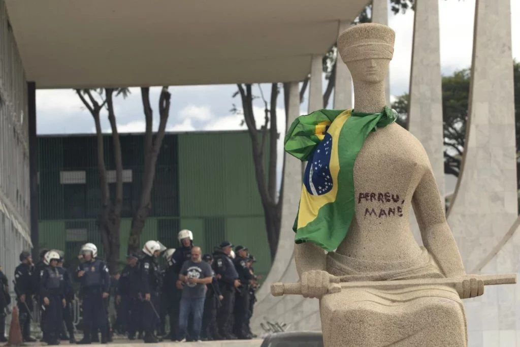 Maioria dos brasileiros vê condenação de Débora Santos como injusta