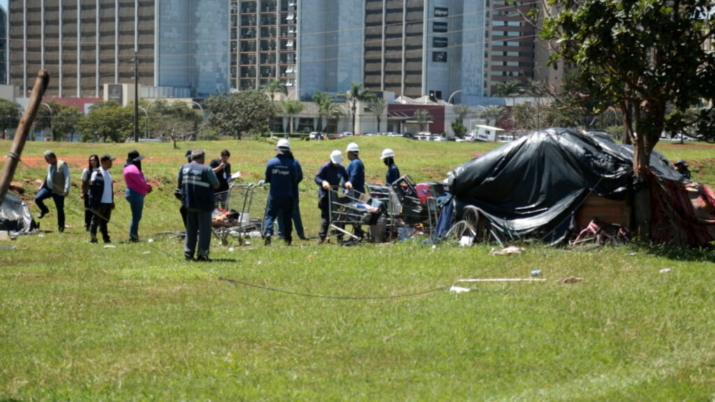 Ação de acolhimento à população em situação de rua ocorre no Plano Piloto