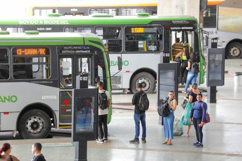 Pela primeira vez, população do DF utiliza transporte público de graça no Carnaval