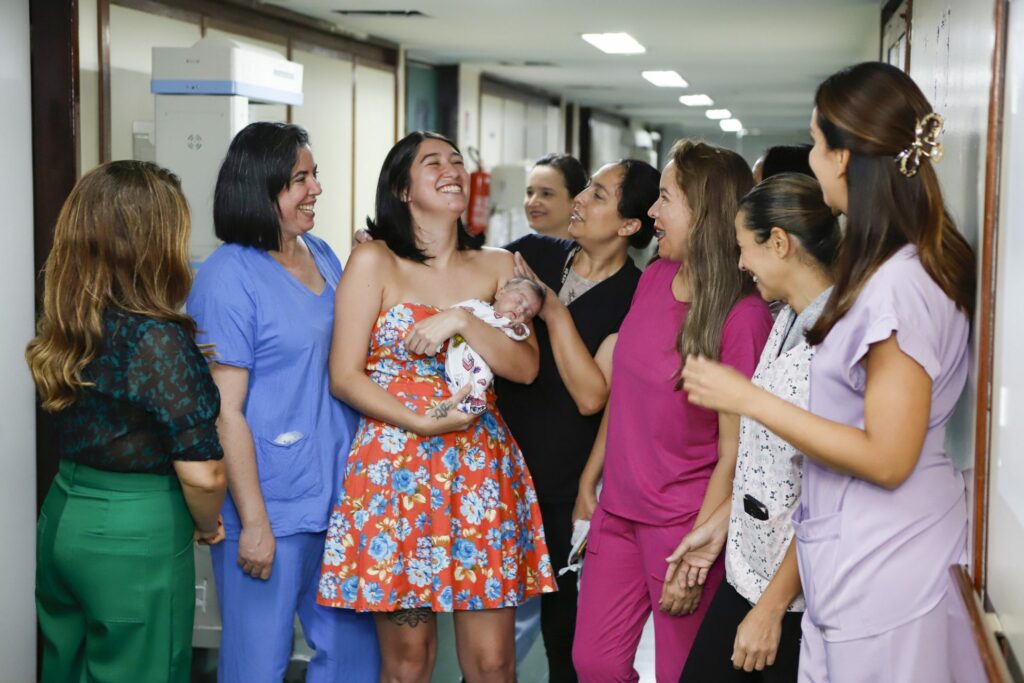 Nascida aos 6 meses, bebê mais prematura da história do HRT recebe alta