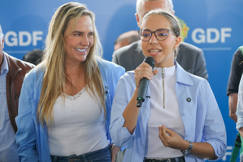 De aluna a governadora por um dia: estudante vive bastidores do poder no DF