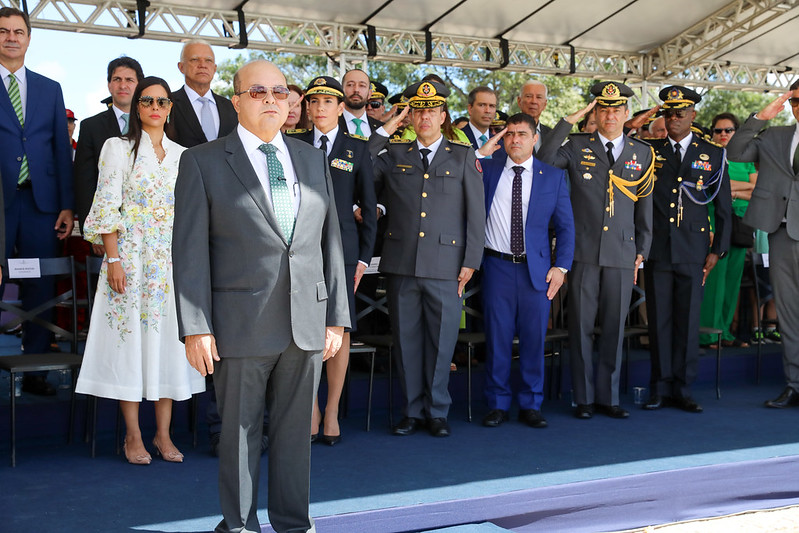 Troca da Bandeira atrai brasilienses e turistas nos 65 anos de Brasília