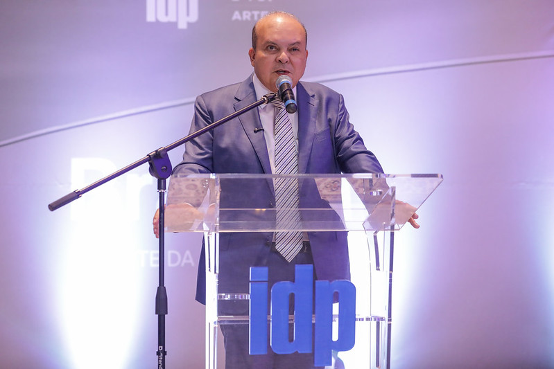 Ibaneis destaca importância da democracia durante lançamento de livro
