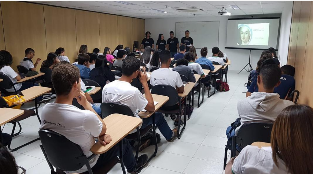 Projeto Conhecer Direito oferece 50 bolsas a alunos da rede pública