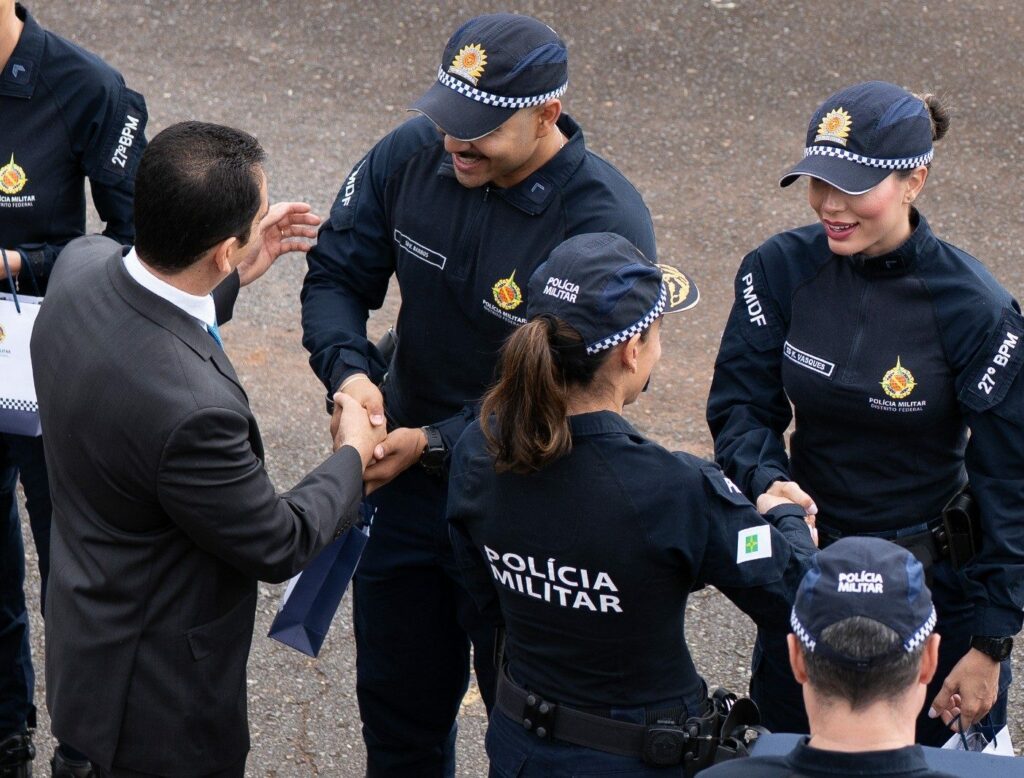 PMDF homenageia policiais e integrantes da Justiça por salvamento de mulheres em risco
