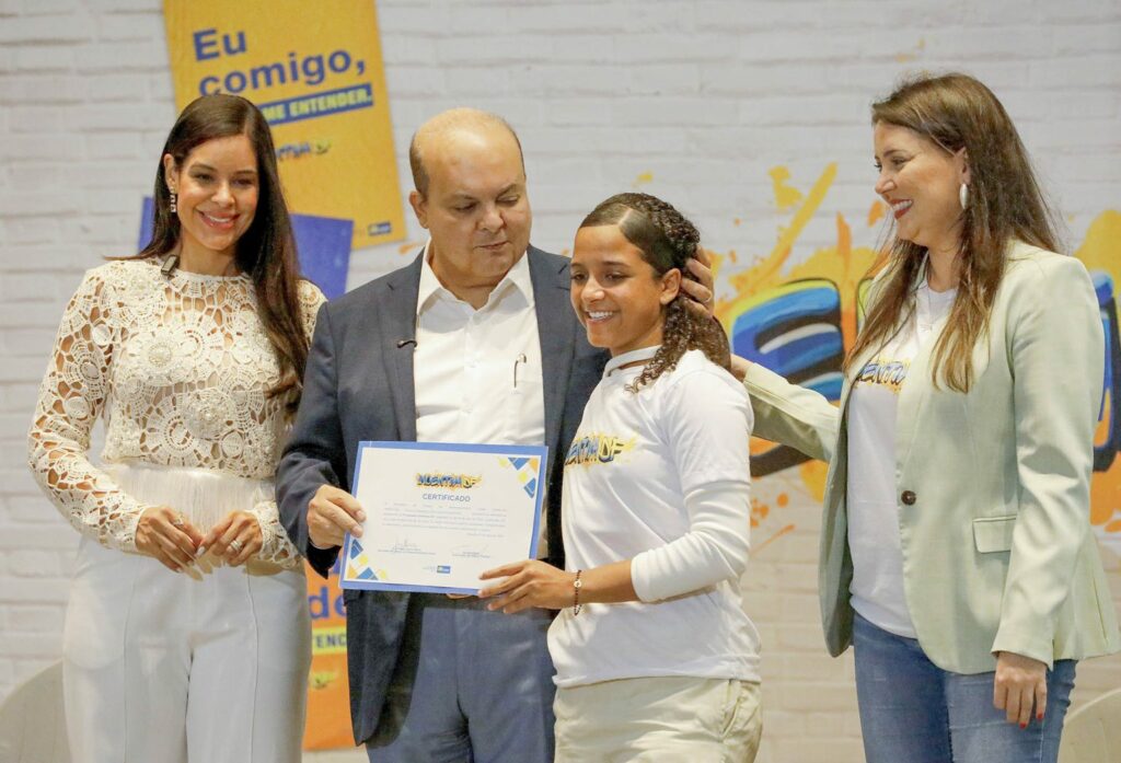GDF lança programa Incentiva DF para combater evasão escolar