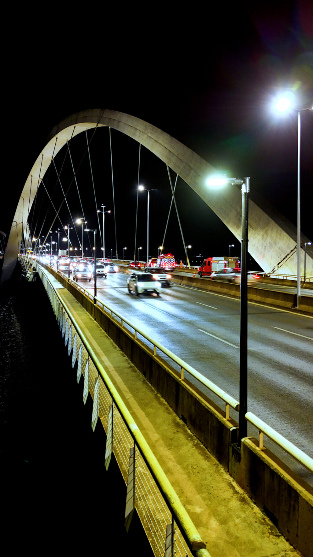 Finalizado mutirão de manutenção do sistema de iluminação pública na Ponte JK