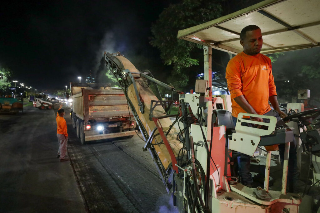 Avenida Hélio Prates recebe recapeamento noturno e se prepara para corredor BRT Oeste