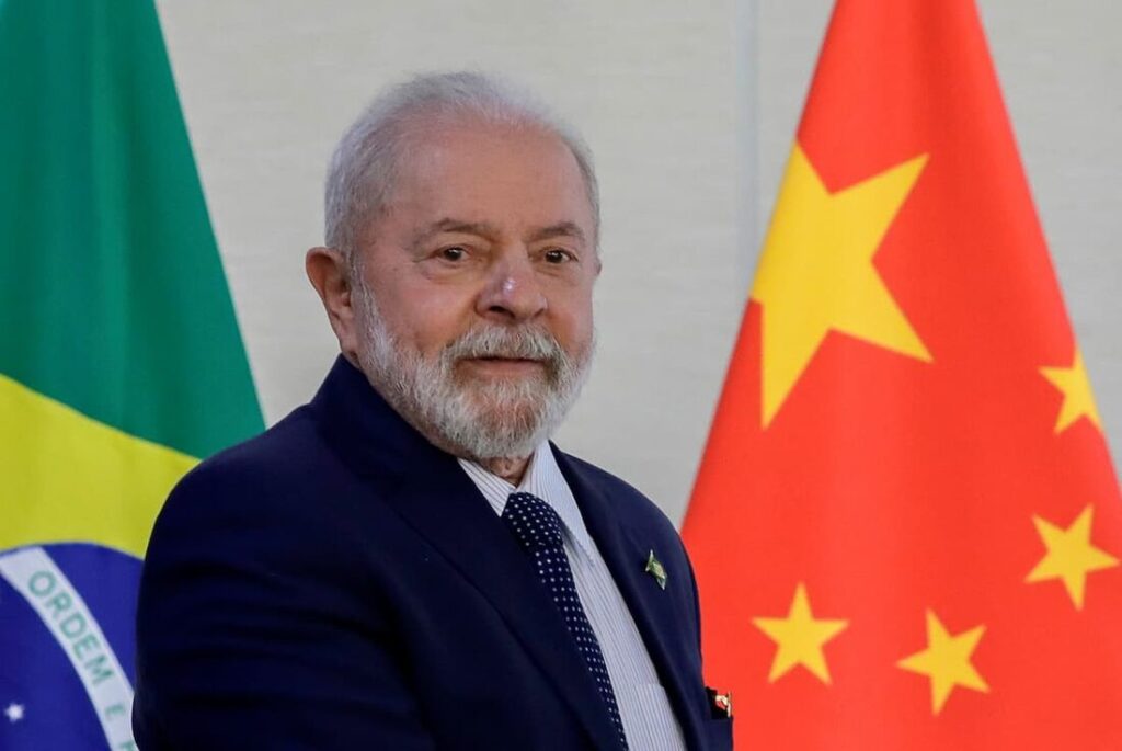 Lula pretende aprender com a China como regular redes sociais no Brasil