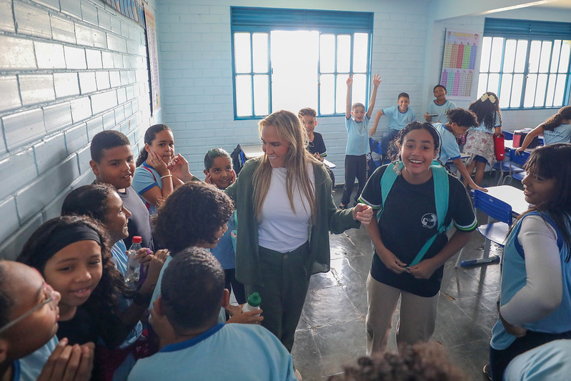 Celina discute demandas e investimentos com diretores de escolas