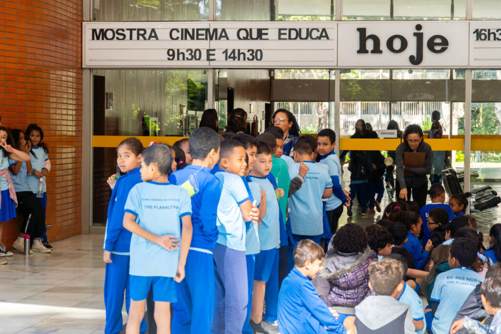 Mostra “Cinema que Educa” leva 3 mil estudantes ao Cine Brasília para refletir sobre inclusão