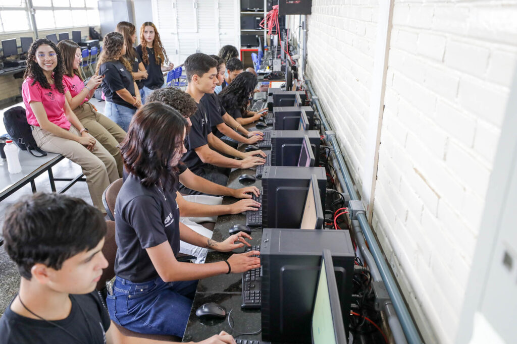 Rede pública mobiliza escolas para garantir acesso dos alunos ao Enem