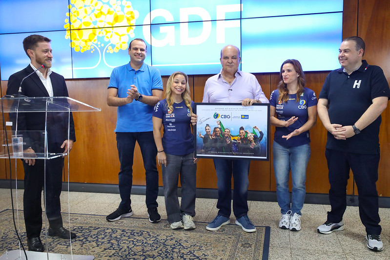 Ibaneis destaca apoio do DF ao Troféu Brasil de Ginástica ao lado de atletas olímpicos