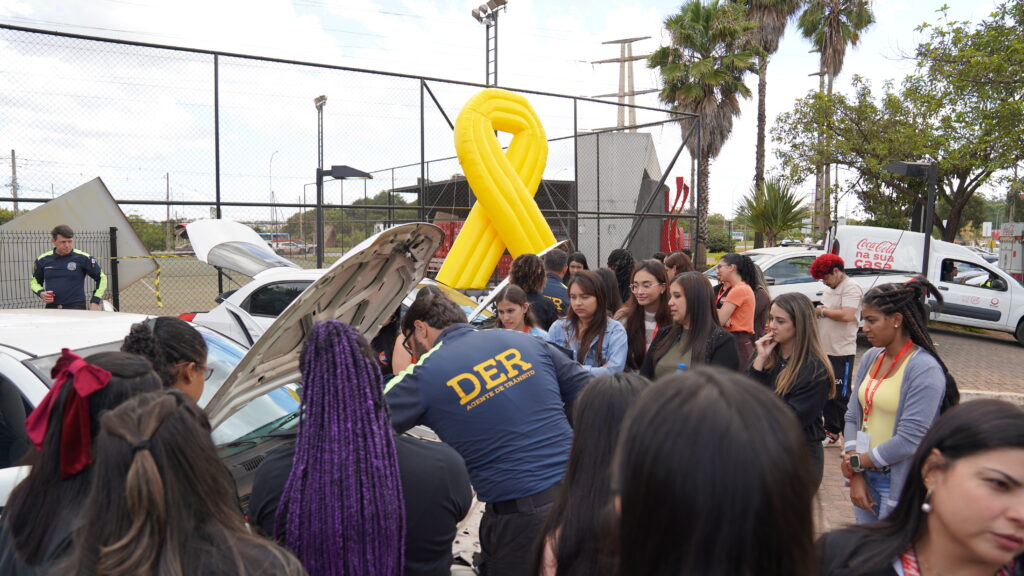 Oficina de mecânica básica para mulheres reforça segurança viária no Maio Amarelo