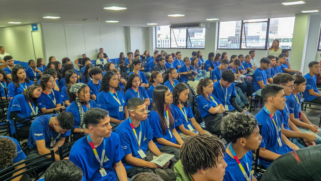 Jovens do DF participam de palestras contra abuso e exploração sexual
