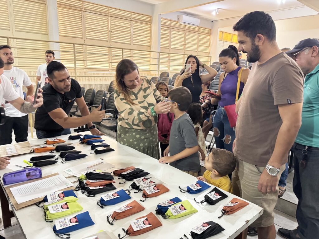 Projeto Em um Piscar de Olhos entrega óculos gratuitos a alunos da rede pública