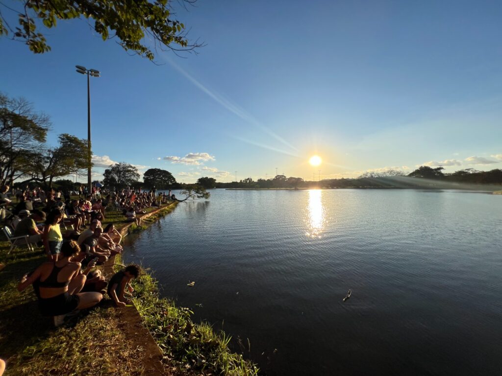 Pôr do Sol no Parque da Cidade retorna com música, cultura e lazer