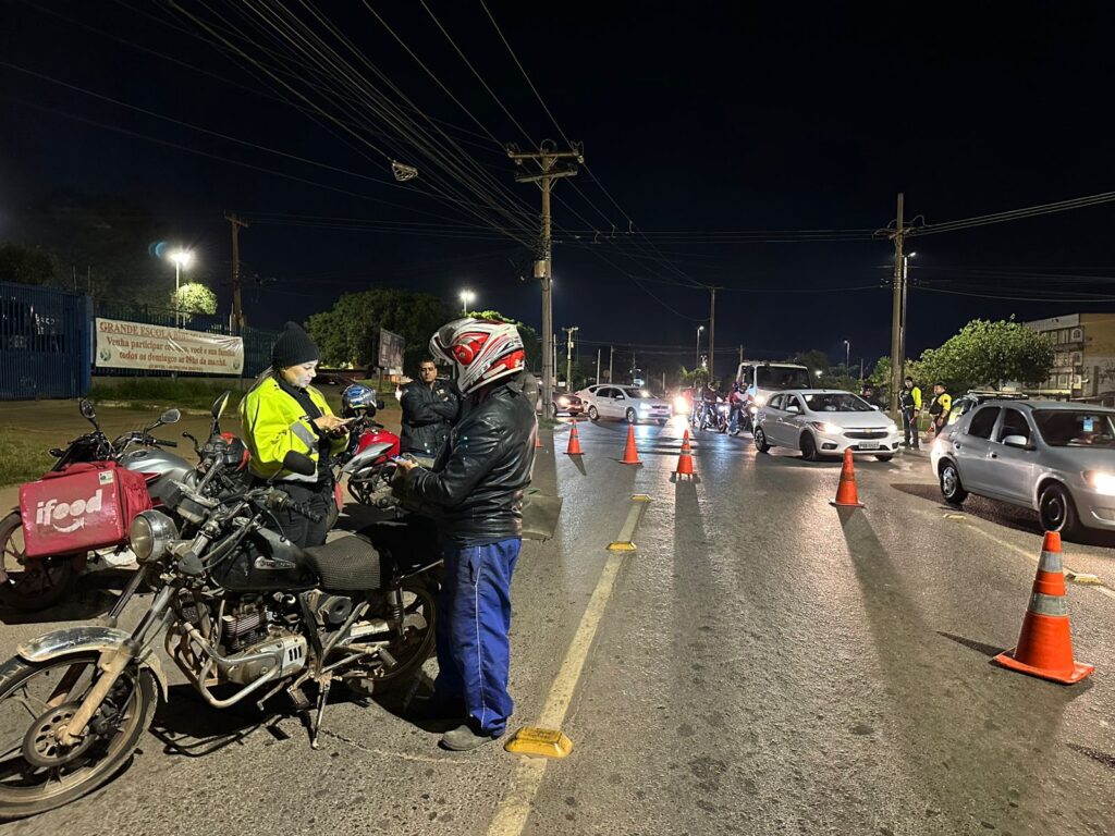 Detran-DF autua 79 condutores alcoolizados no fim de semana
