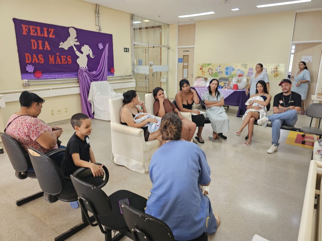 Mães internadas no HRSM recebem homenagem de equipes assistenciais