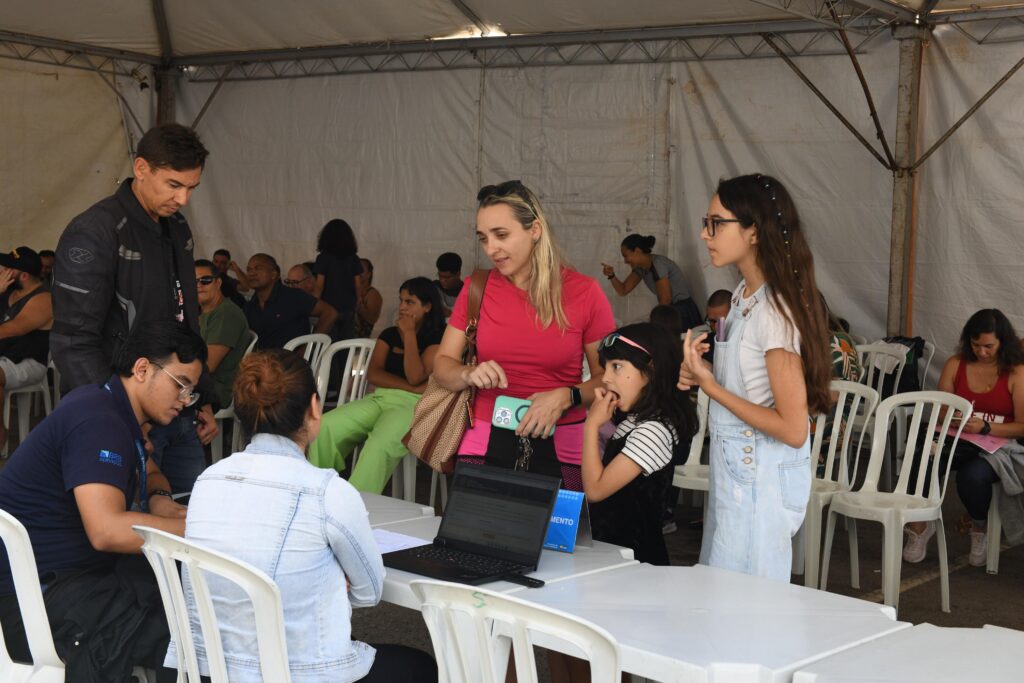 Mutirão garante identidade nacional a mais de 500 crianças e adolescentes no DF