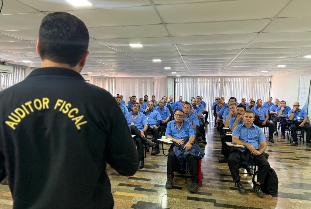 Motoristas de ônibus recebem treinamento sobre atendimento humanizado
