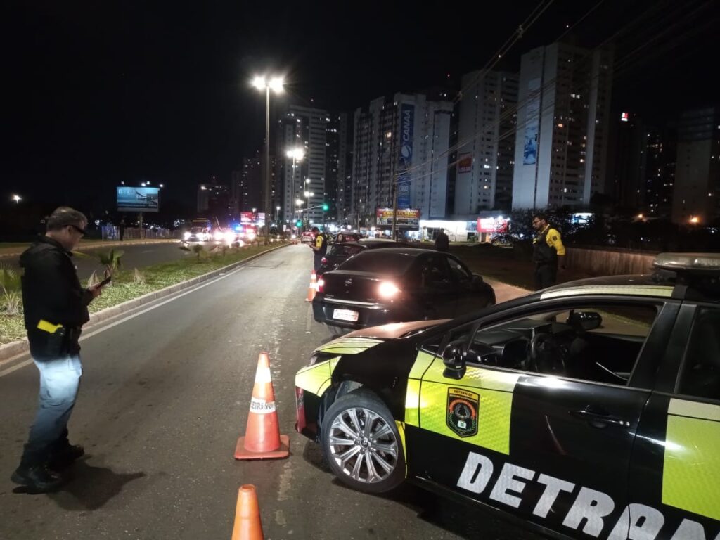 Fiscalização do Detran-DF aborda mais de 650 veículos no fim de semana