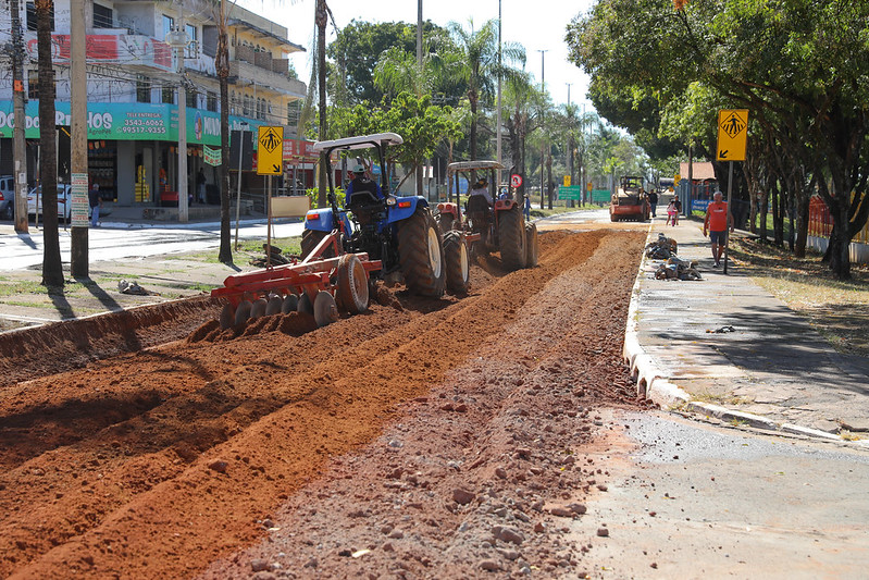 Rua dos Transportes recebe novo asfalto com investimento de R$ 1,2 milhão