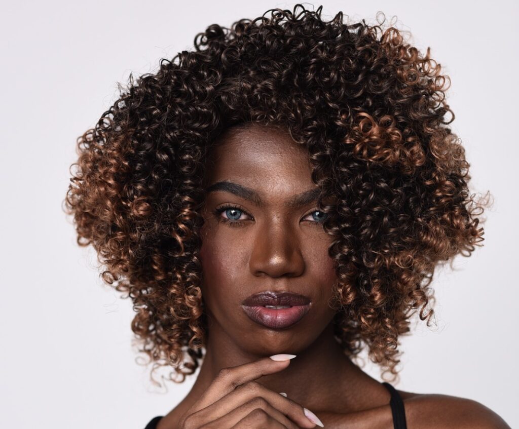 Loukas por Lace inaugura a primeira loja física de laces, wigs e acessórios de Brasília no Alameda Shopping