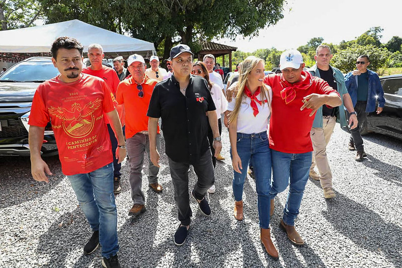 Festa do Divino Espírito Santo reúne multidão nas ruas de Planaltina