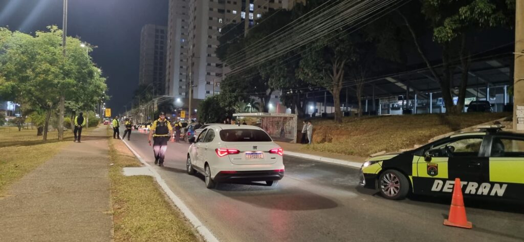 Fiscalização aborda mais de 600 veículos durante o fim de semana