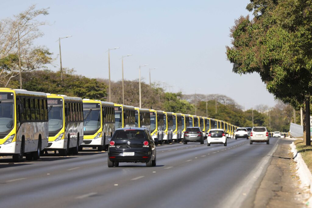 GDF inicia entrega de 444 novos ônibus e lança aplicativo para modernizar a mobilidade