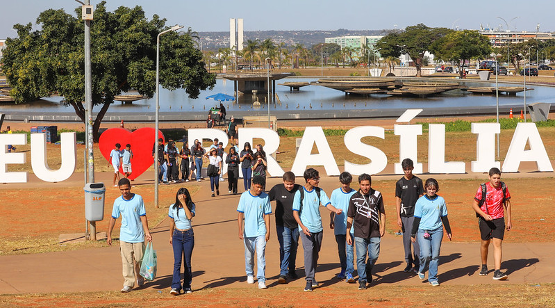 Turismo Mais Brasília leva estudantes da rede pública a pontos cívicos