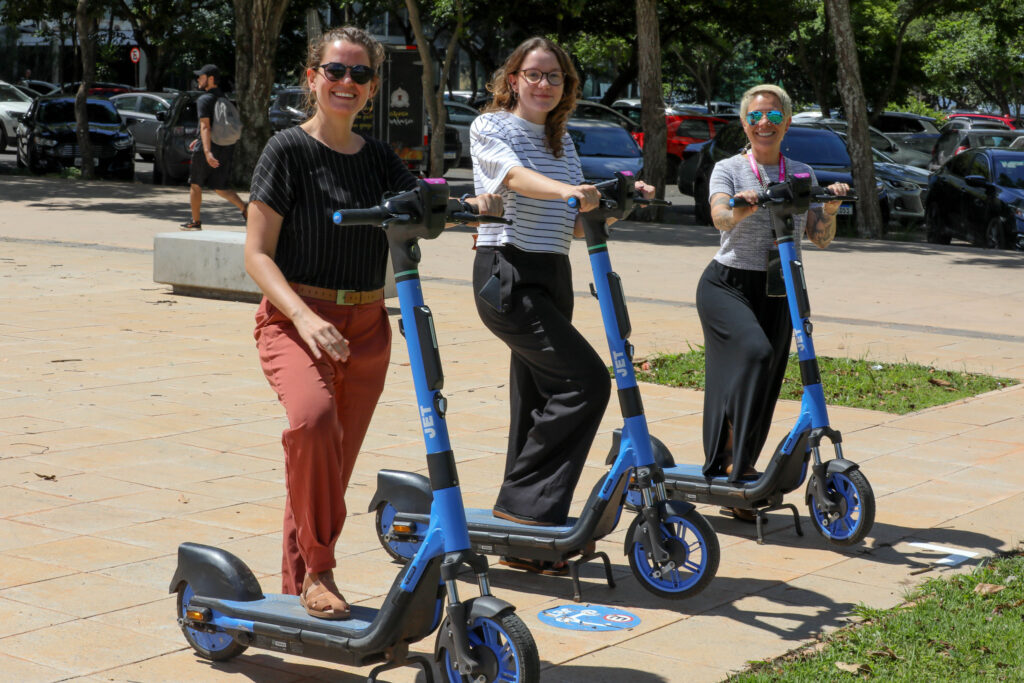 Empresas são credenciadas para serviço de patinetes compartilhados
