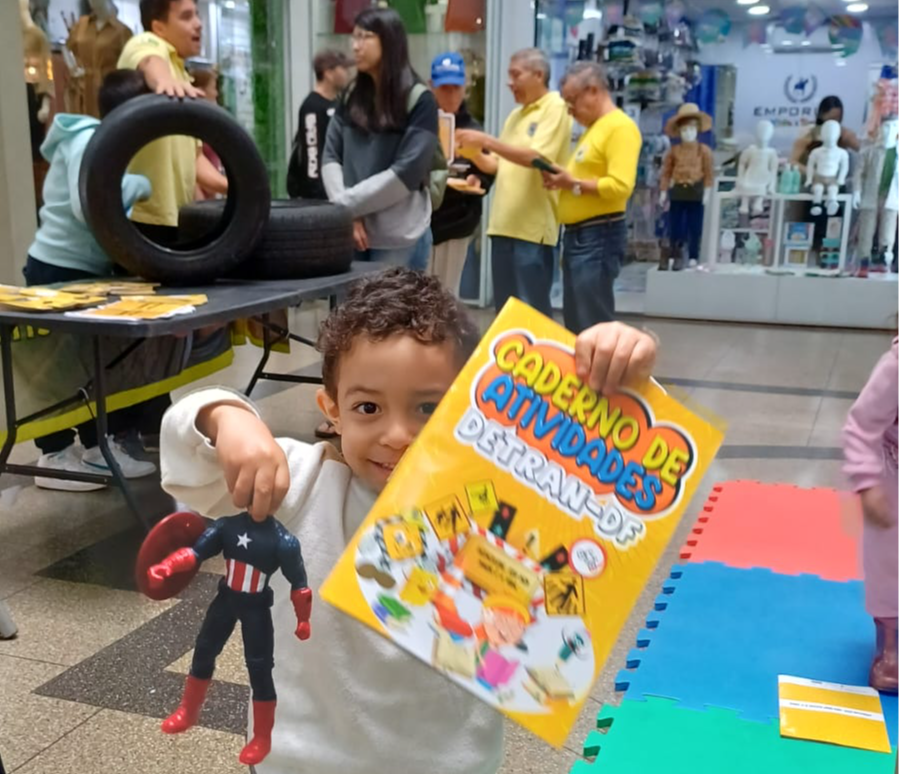 Detran-DF leva ações educativas a mais de 2 mil pessoas em sete regiões do DF