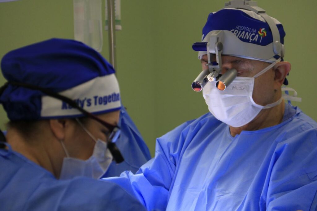 Hospital da Criança recebe especialistas em técnica cirúrgica delicada