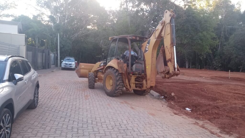 Máquina usada em desmatamento ilegal é apreendida em área de preservação no DF