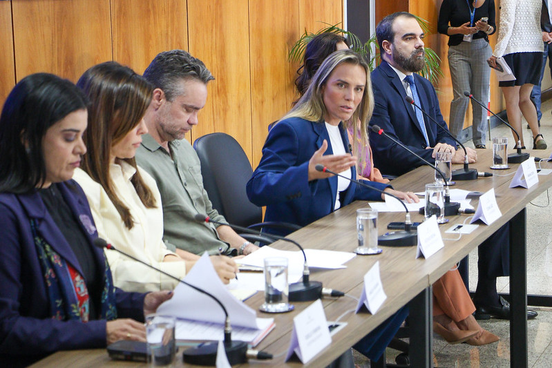 Celina anuncia medidas de proteção e investigação de crimes contra mulheres