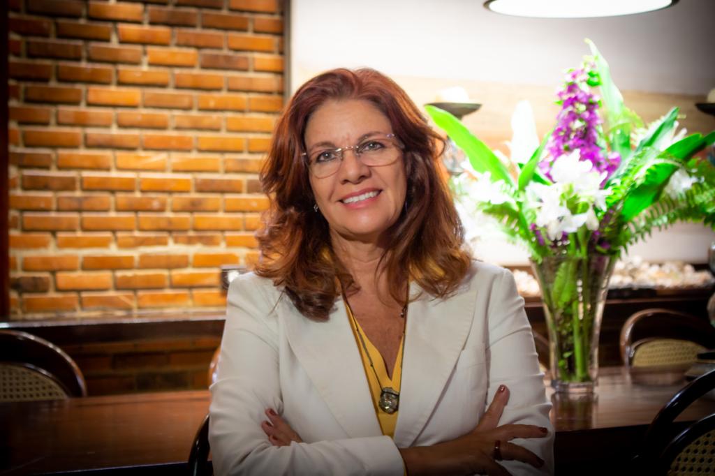 DÍVIDA PÚBLICA VERSUS SERVIDORES, APOSENTADOS E PENSIONISTAS
