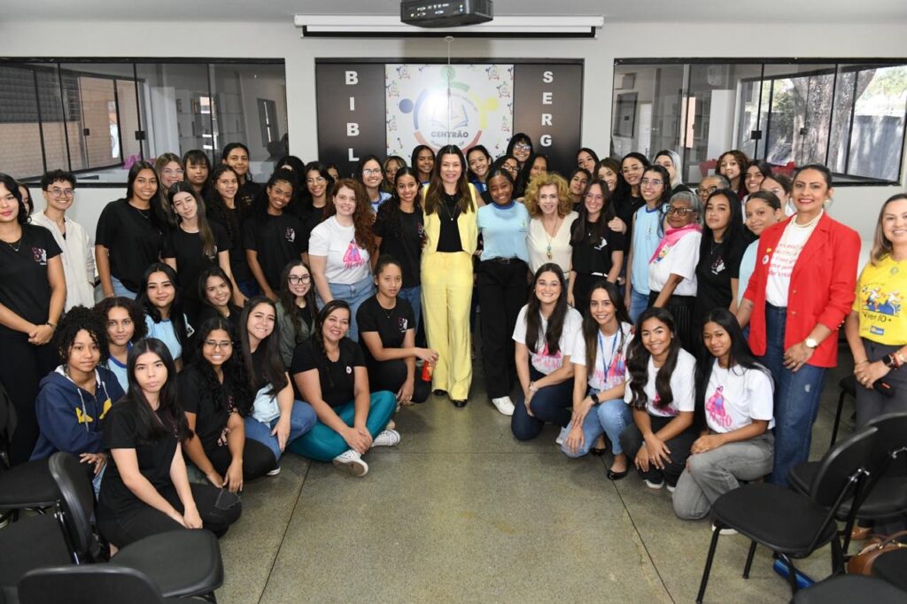 Projeto aproxima gerações em escolas do DF e impacta mais de 400 estudantes