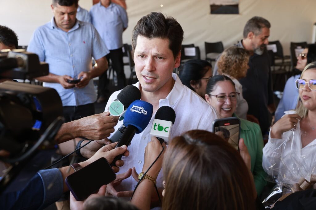 Agressor de mulher vai ter que pagar pelo uso da tornozeleira, anuncia Daniel Vilela