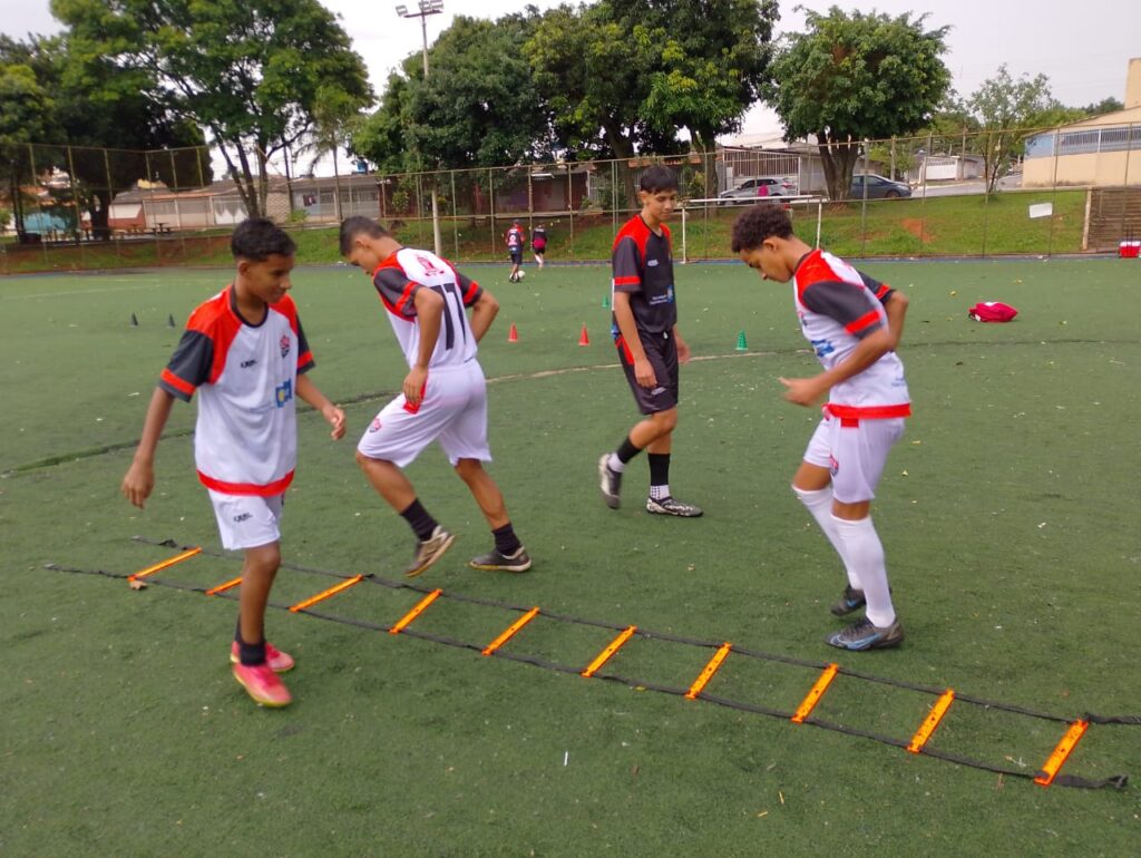 Projeto Futebol e Cidadania vai atender mais de mil jovens em Ceilândia
