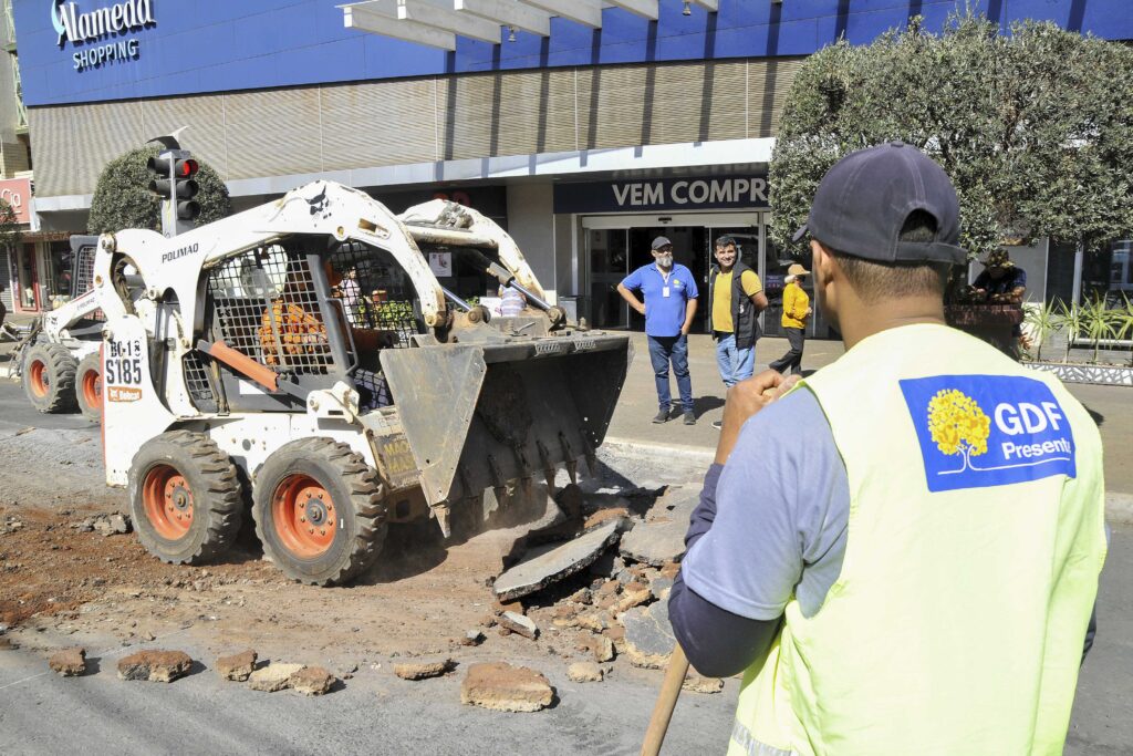 Taguatinga inicia renovação de faixas de pedestre na Avenida Comercial Sul